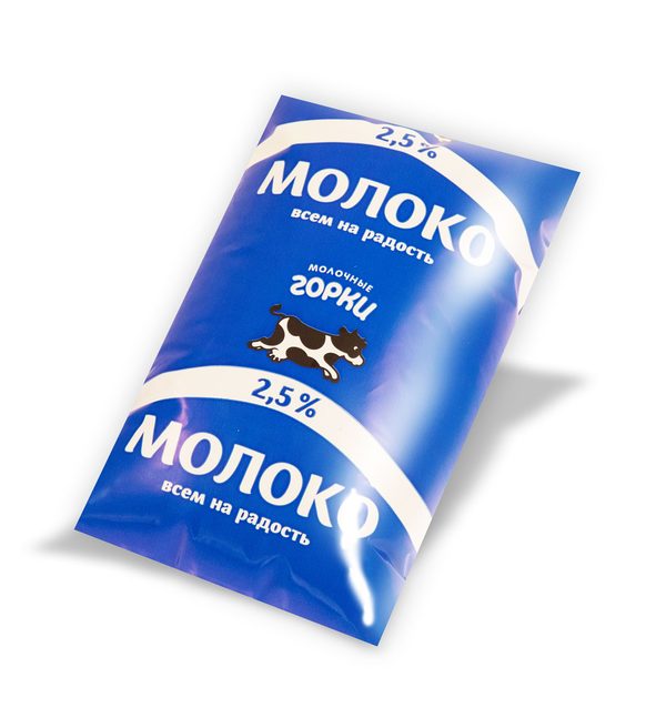 Молоко 2,5% "Молочные горки" (пленка) 0,9